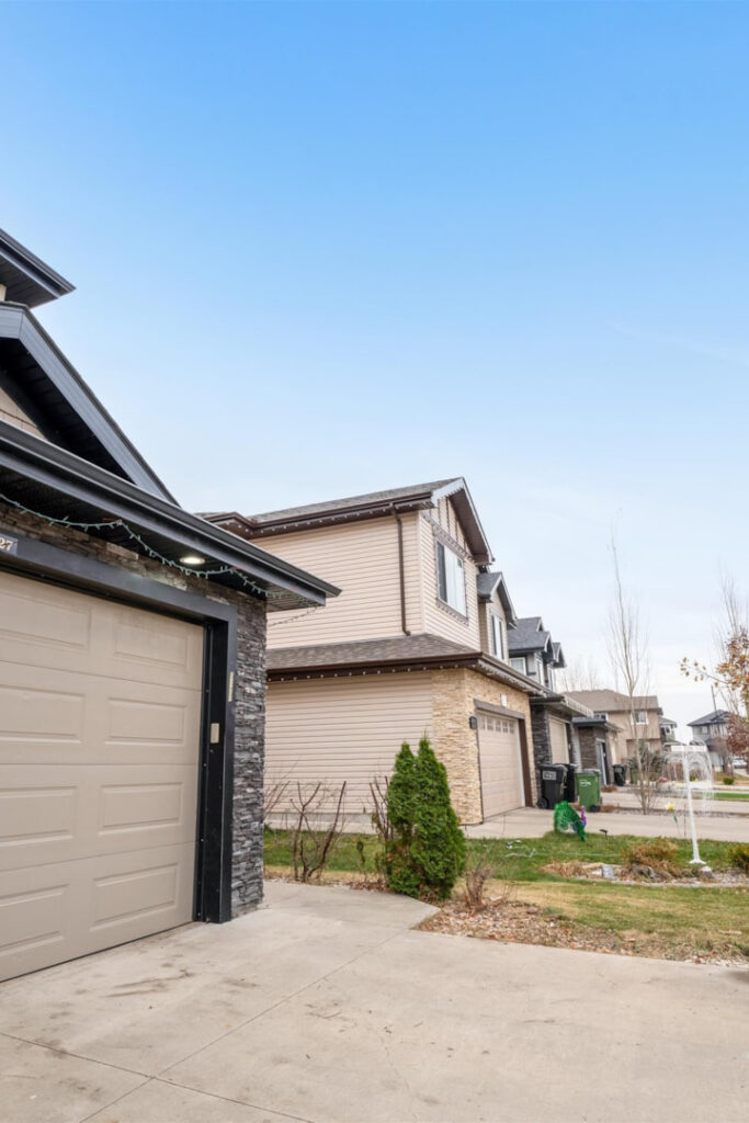 Homes for sale in Charlesworth Edmonton.