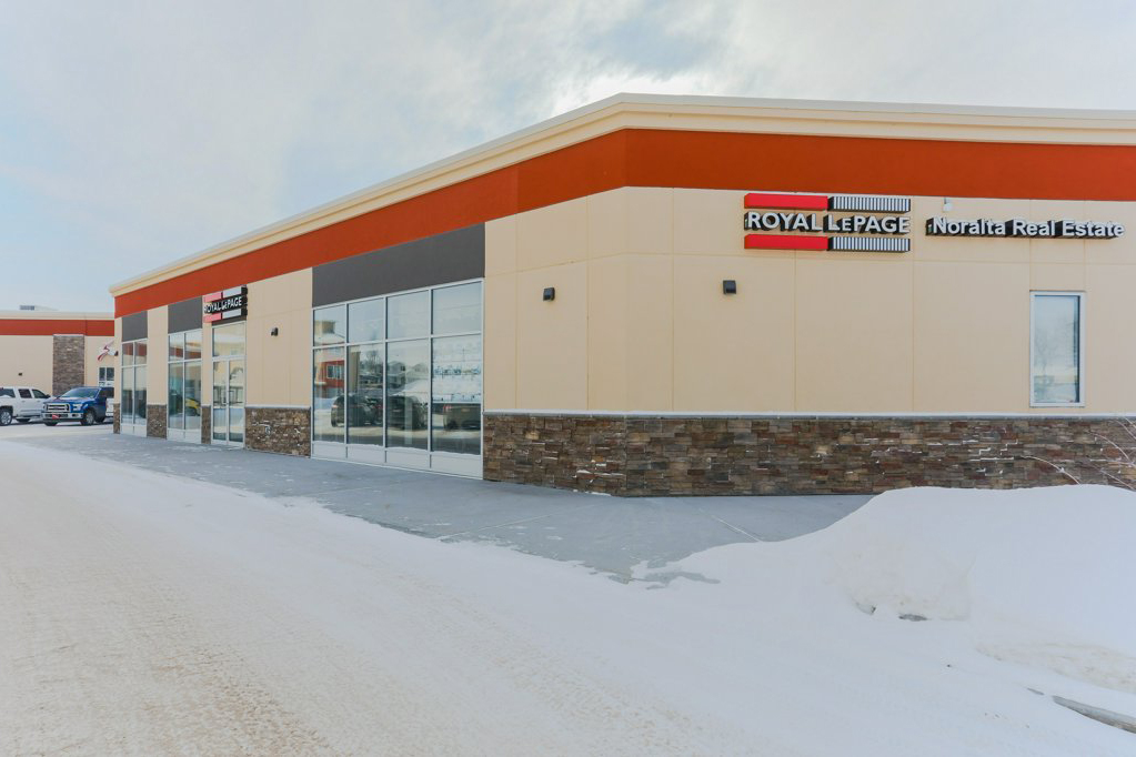 An exterior, snowy view of Royal LePage's Noralta Fort Saskatchewan office.